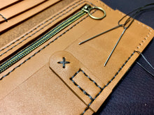 Load image into Gallery viewer, The Stagecoach | 8-Card Zippered Long Wallet
